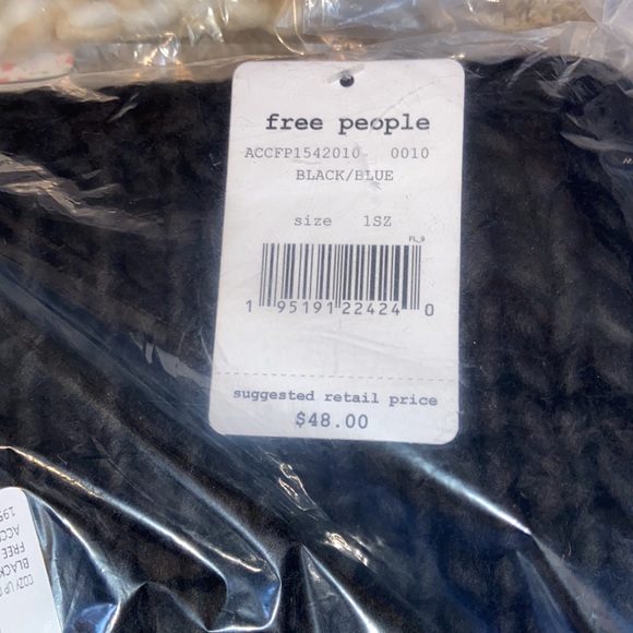 🆕Free People Cozy Up Color Block Pom Beanie - Picture 3 of 4